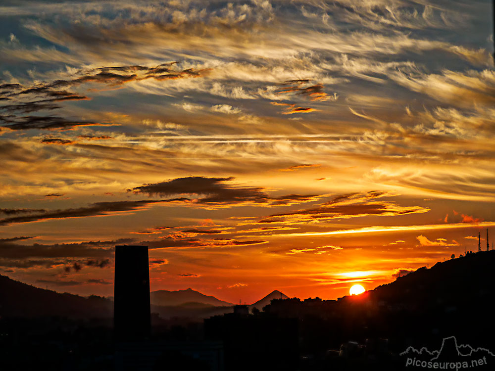 Foto: Puesta de sol en Bilbao, Bizkaia, Pais Vasco