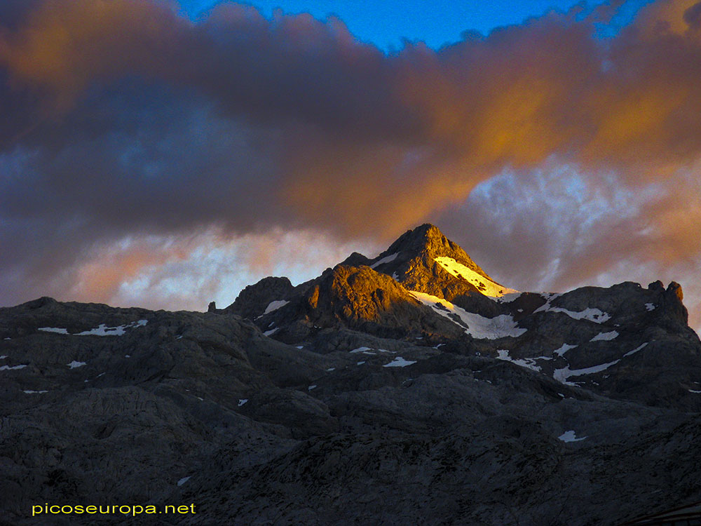 Pico Tesorero desde las proximidades del Cable, parte superior del Teleférico de Fuente Dé, Parque Nacional de Picos de Europa