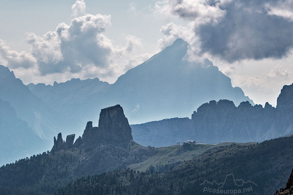 Cinque Torre, Dolomitas, Alpes, Italia