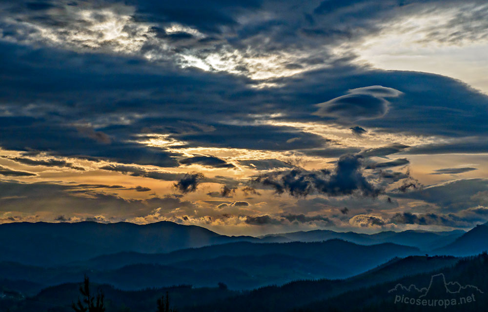 Foto: Amanecer desde la subida al monte Orixol, muy cercano al Pico Anboto, Pais Vasco