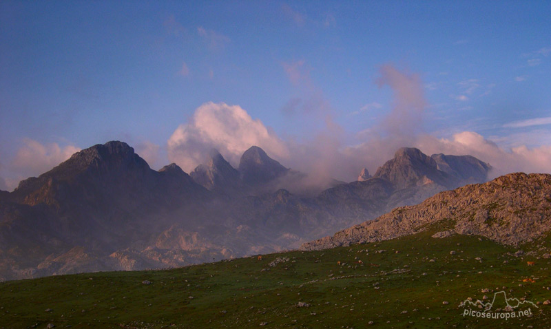 Desde el Collado del Jito en la entrada de la Vega de Ario, Parque Nacional de Picos de Europa, Asturias