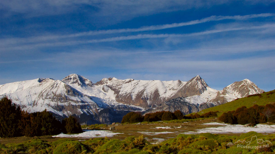 Pirineos de Huesca desde la Sierra de Chia, Valle de Benasque, Aragón
