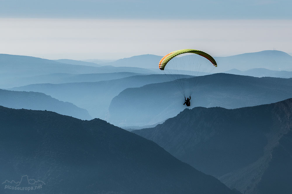Fotografía tomada desde el Coll d'Ares en la Sierra del Montsec. Prepirineos de Cataluña