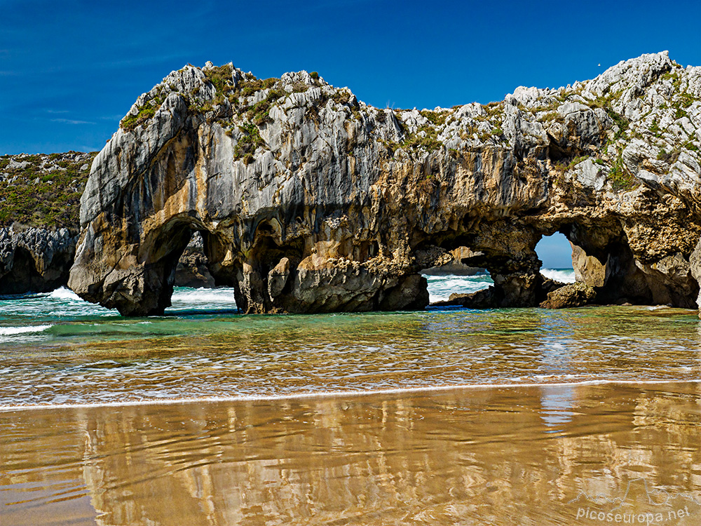 Foto: Playa de Cuevas de Mar, Asturias