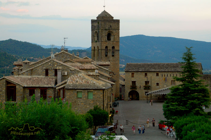 Foto: Ainsa, Sobrarbe, Pirineos de Huesca, Aragón, España