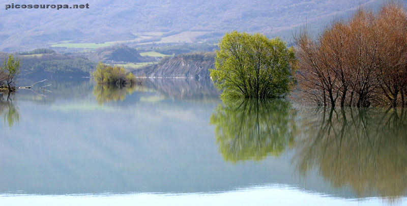 Foto: Pantano de Yesa, entre Navarra y Huesca, España